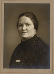 129705 Portret van Henrica (Heinnie) Cornelia Jongerius - van Kraay, geboren Utrecht 25 november 1888, echtgenote van ...